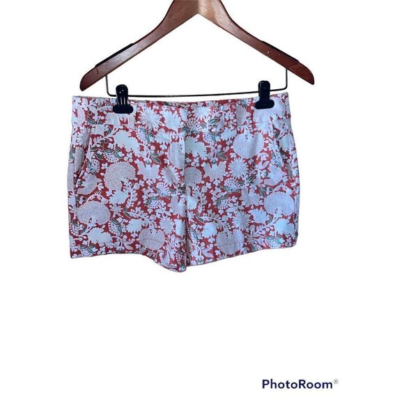 3/$15 Ann Taylor Loft Floral Cotton Shorts size 6 - Picture 1 of 3